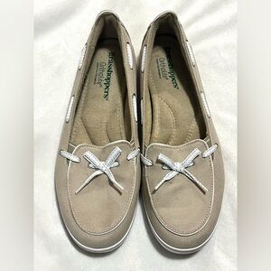 Grasshoppers Beige Canvas Slip-Ons with Soft Ortholite insoles Size 8.5 W